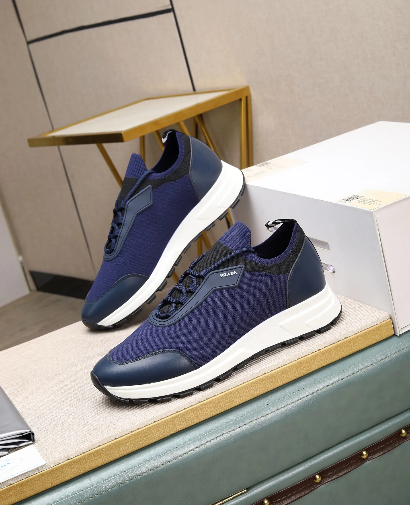 Men's clothing and shoes 💰500 👑👑The latest model of high-quality PRADA men's shoes on the Hong Kong purchasing agency official website has been launched in 1:1 copy, synchronized with Hong Kong counters, and on the same catwalk; all made of breathable fly weave ➕Imported breathable fabrics with cowhide lining, 🍡🍡The original 1:1 non-slip and wear-resistant; comfortable on the feet, attractive style, fine workmanship, and simple and neat shoe trees, showing the courage and toughness of men, 👍 Code number 38 to 45